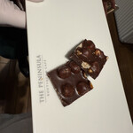 ザ・ペニンシュラ ブティック&カフェ - ヘーゼルナッツミルクチョコレートも買いました