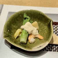 神戸牛 しゃぶしゃぶ おもき 離れ 銀座店 - 【先附】3種盛合せ
                ・えびと春野菜の白和え