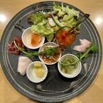 293795834 - 前菜とサラダの盛り合わせ