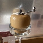 喫茶室baton - りんごの形をしたミル！可愛い…