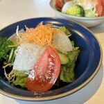 ガレット屋 AILES - サラダの野菜はどれも新鮮です