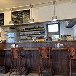 ガレット屋 AILES - シードルが並べられたカウンター