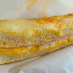 BouLanger Pain Standard - たまごサラダとハムのシンプルな具材なのに、パン生地との相性抜群！