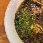 麺屋 だいくう - マルト醤油黒豚骨中華そば　左