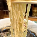 麺屋 だいくう - マルト醤油黒豚骨中華そばの麺！
