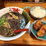 麺屋 だいくう - マルト醤油黒豚骨中華そばの唐揚げセット！