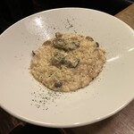 ガンボ＆オイスターバー - 牡蠣とキノコのポルチーニクリームリゾット トリュフの香り