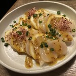 ガンボ＆オイスターバー - ホタテとレモンのカルパッチョ