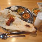 レディース　ランチ（シーフード、チキンのカレー）