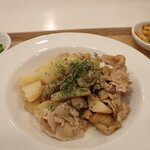 トーコーキッチン - 豚とポテトのガーリック炒め 副菜二品