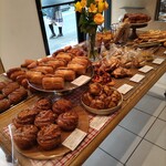 C'EST UNE BONNE IDEE - 料理 中央の卓