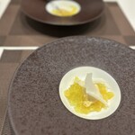 Cuisine Lien - 甘夏のアイスクリーム
      ペルノー風味のジュレ