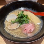 焼きあご塩らー麺 たかはし - ハマグリと焼きあごの塩らー麺