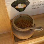 焼きあご塩らー麺 たかはし - テーブル調味料