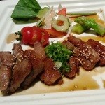 割鮮 吉在門 - 黒毛和牛 もも肉あぶり焼