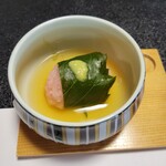 純和風料理旅館 現長 - 桜餅に見立てあります。でも、甘くない
