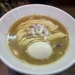 ヌードル＆スパイスカレー 今日の1番 - 本日の煮干はカマスで長崎と京都産※そして店主お心遣いの味玉に感謝！