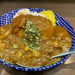 ヌードル＆スパイスカレー 今日の1番 - みかん、桃、パイナップル、キュウイが入った甘めのカレー！