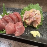 金町製麺 - 初カツオの刺身と地鯵のなめろう　各470円