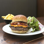 常陸野WAGYUベーコンチーズバーガー