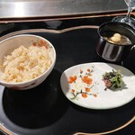 銀座うかい亭 - ガーリックライス、香の物、赤だし