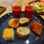IRAGO BOLD KITCHEN - .....トースターで炙ったパンとトマトジュース.....