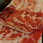 和牛のたんや - ロースとバラを両方楽しめる
      必ず予約したい鍋