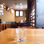 やぶ善 - いつも通り、玄関入ってすぐ右の席へ。