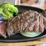 105 DELI&肉酒場 - 料理写真:手抜きなしのボリューム！
