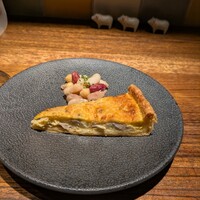 シャンパン食堂 - アサリとレンコンのキッシュ