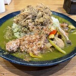 ジャパニーズ スパイス カリー ワッカ - 近景:手前に乗っているのは鰹節だ！