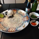 ふく処 さかい - ポン酢＆薬味　奥はハートランド（ビール）