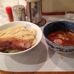 頑者 - 相変わらず  #誰が撮ってもおんなじシャシン  な、辛つけめんアブリチャーシュー、大盛り！  今日のアブリチャーシューは大きくてウレシイ。はは