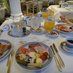 Bayerischer Hof  - 朝からシャンパンがあるのにびっくり