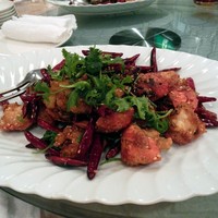 四川料理 龍の子 - ロブスターを唐辛子と一緒に炒めてある。唐辛子は四川なのに辛くないが、食べていると頭に汗をかく。