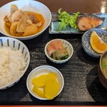 漁火 - 料理写真:日替わり定食　ブリ味噌焼と肉ジャガ