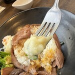 遊楽亭 - 【2025.4.7(月)】ローストビーフ丼（並盛・にんにく醤油）1,320円のポテトサラダ