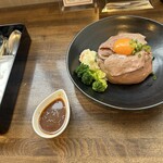 遊楽亭 - 【2025.4.7(月)】ローストビーフ丼（並盛・にんにく醤油）1,320円