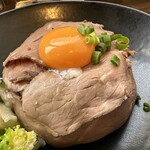 遊楽亭 - 【2025.4.7(月)】ローストビーフ丼（並盛・にんにく醤油）1,320円