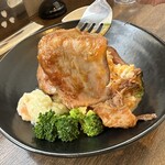遊楽亭 - 【2025.4.7(月)】ローストビーフ丼（並盛・にんにく醤油）1,320円のソーストビーフ