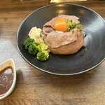 遊楽亭 - 【2025.4.7(月)】ローストビーフ丼（並盛・にんにく醤油）1,320円