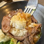 遊楽亭 - 【2025.4.7(月)】ローストビーフ丼（並盛・にんにく醤油）1,320円のご飯