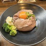 遊楽亭 - 【2025.4.7(月)】ローストビーフ丼（並盛・にんにく醤油）1,320円