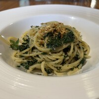 ビストロ ラ・プリュム - バジルと大葉のペペロンチーノ