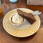 バルバルキッチンアメリ - ガトーショコラとバニラアイス(¥300)