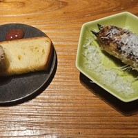 恵比寿 希鳥 - つくねペッコリーノ(右)とパテ
