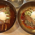 五壮洞咸興冷麺 - ムルレンミョン（水冷麺물냉면）　8000w（約560円）
                                ピビンネンミョン（唐辛子みそのタレで食べる冷麺비빔냉면）　8000w（約560円）