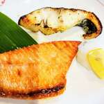 清元 - 銀ダラの西京焼きとサ－モンのハラス焼き（アップ）