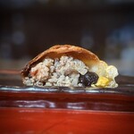 CASA DE EDUARDO - エンパナダ、チリミートパイ・断面。オリーブ登場