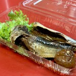 どぜう・四季料理 やぶや - 旬イワシ梅煮（¥500税込）
      イワシの中骨はどこにあるんですか？？
      すんごくふっくら柔らか♡(*´ω`*)